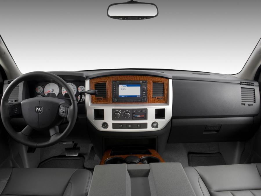  Dodge Ram 3500 Quad Cab 2006 года  (фото 6 из 8)